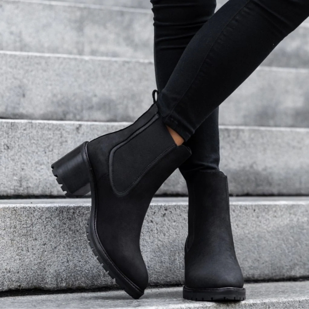 Thursday Knockout boot, black suede, sz 9